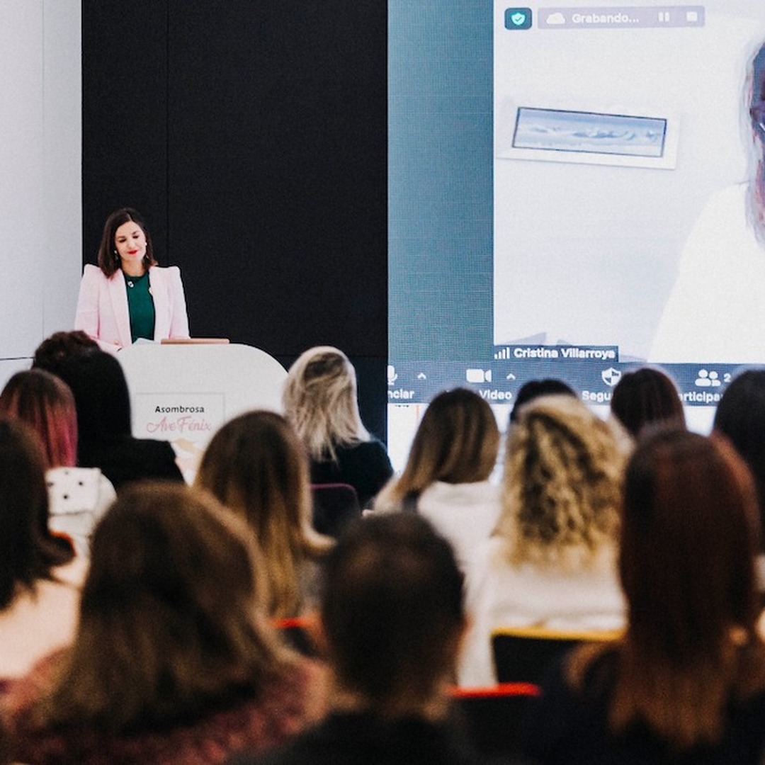 Minerva Pérez | Consultora, Speaker , Coach | Reinvención profesional | speaker de liderazgo y marca personal