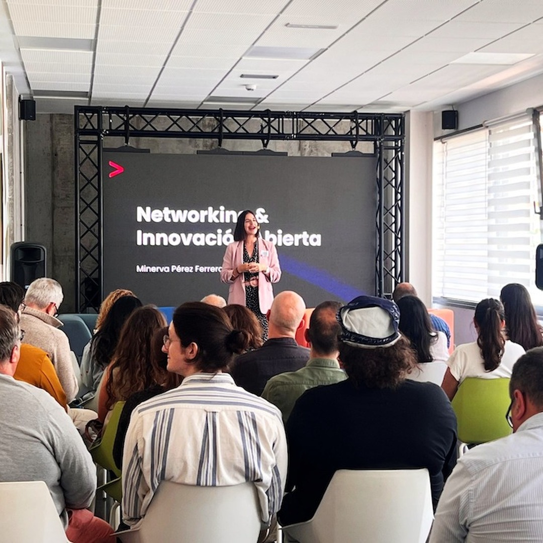 Minerva Pérez | Consultora, Speaker , Coach | Reinvención profesional | speaker de liderazgo y marca personal