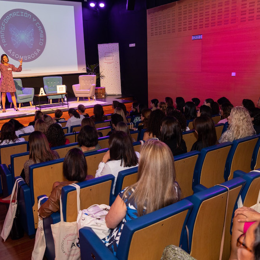 Minerva Pérez | Consultora, Speaker , Coach | Reinvención profesional | speaker de liderazgo y marca personal