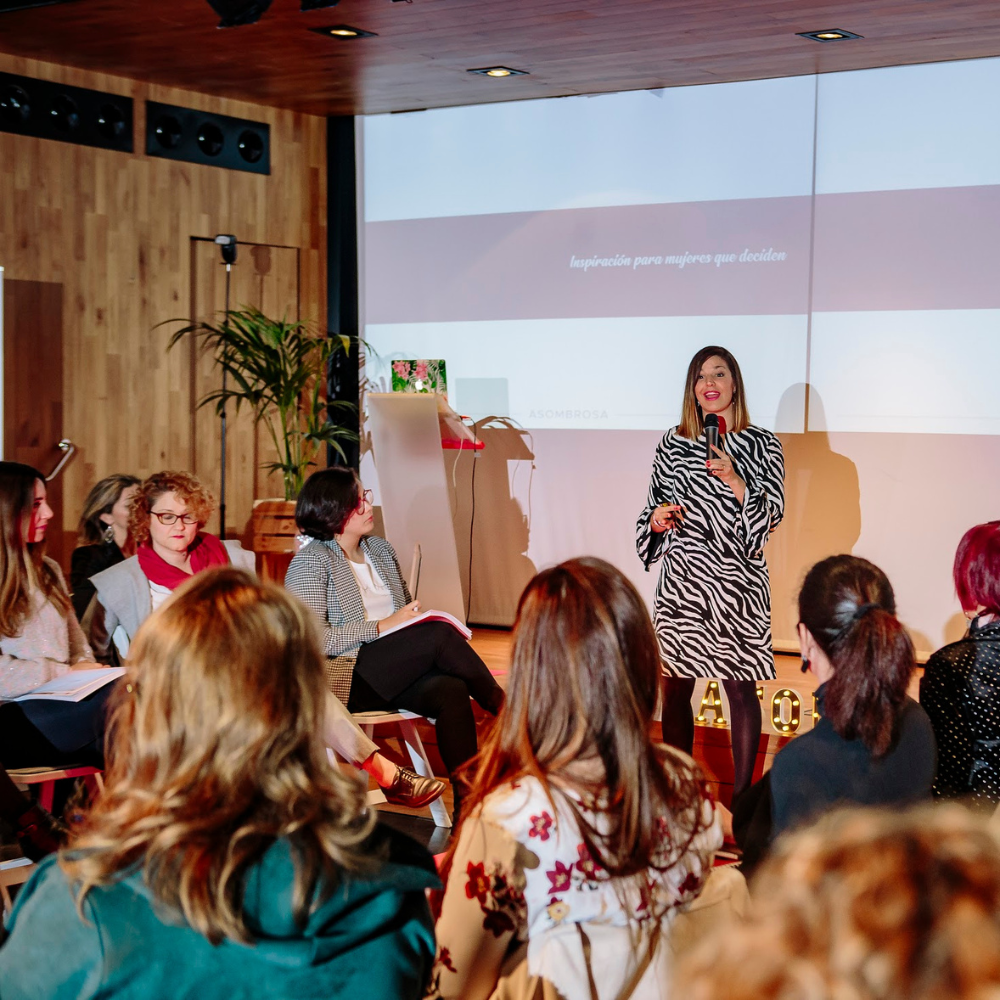 Minerva Pérez | Consultora, Speaker , Coach | Reinvención profesional | speaker de liderazgo y marca personal